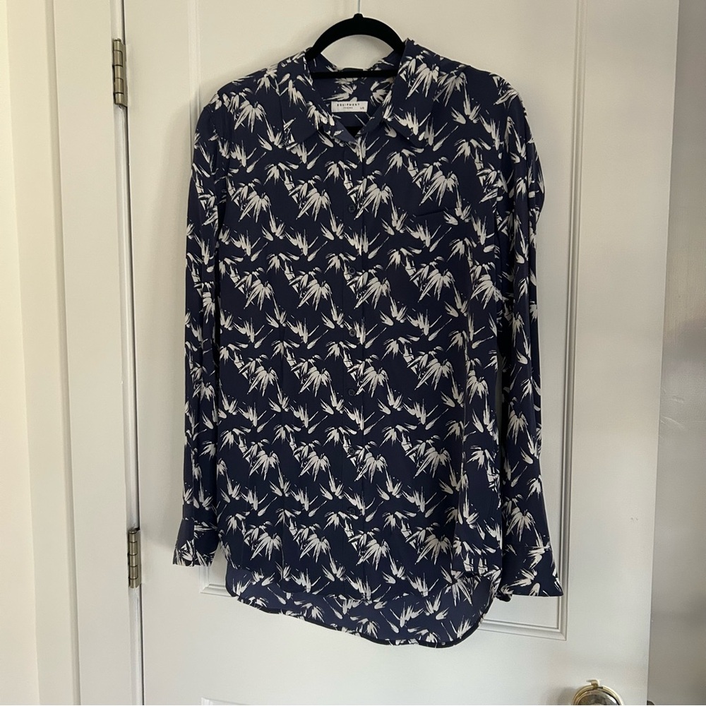Equipment Femme Blue White 100% Silk Print Button Front Blouse Large